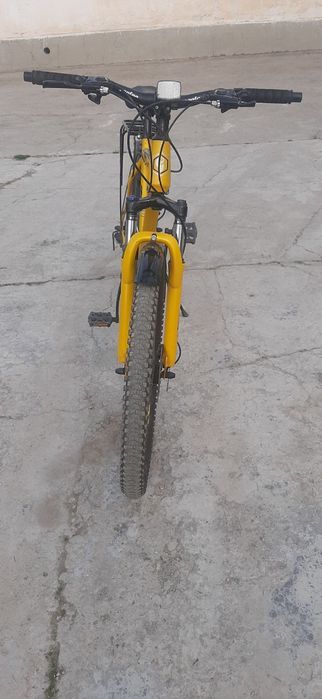 Sariq rangli velosiped