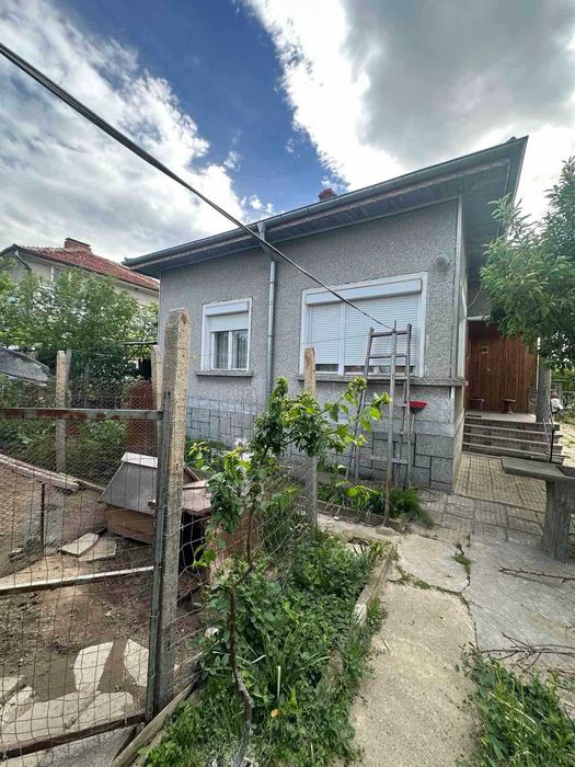 Дава се под наем Къща в с. Овощник, Област Стара Загора - 90 кв.м за 86190 € - Снимка #5