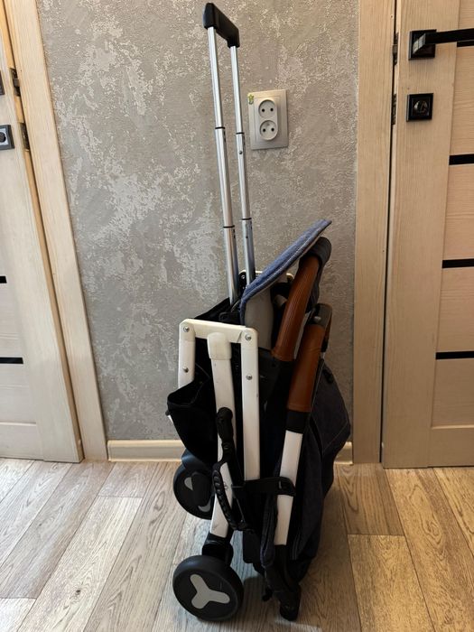 Продам детскую коляску 20к.