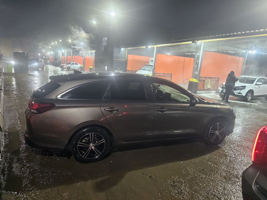 Продам авто ,купленная в салоне.