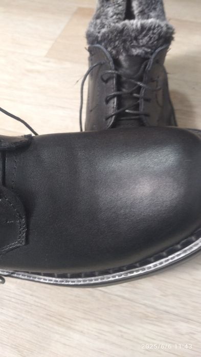 Qishqi botinka sotiladi.