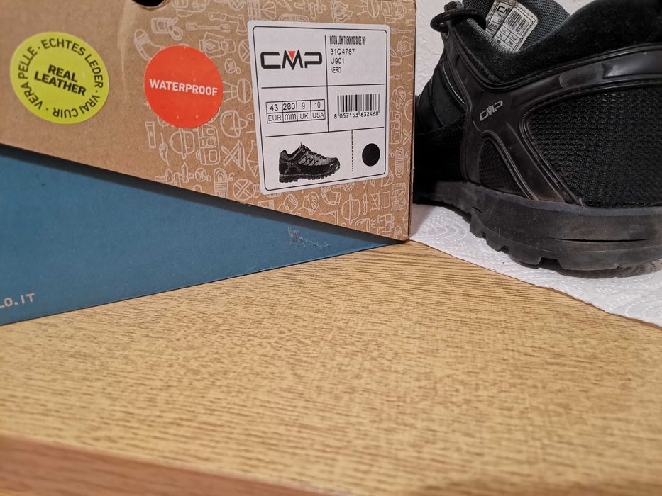 Продавам мъжки туристически обувки CMP
