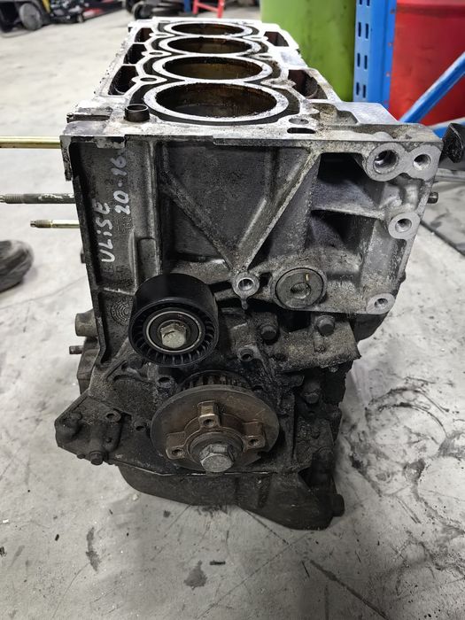 Блок за Peugeot , Citroen , Fiat 2.0 16V Бензин RFN