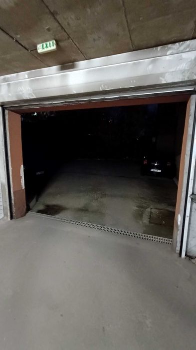 Продава ГАРАЖ, ПАРКОМЯСТО, гр. София, улица Любляна 42.