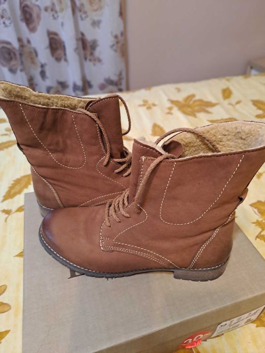 Ghete dama din piele