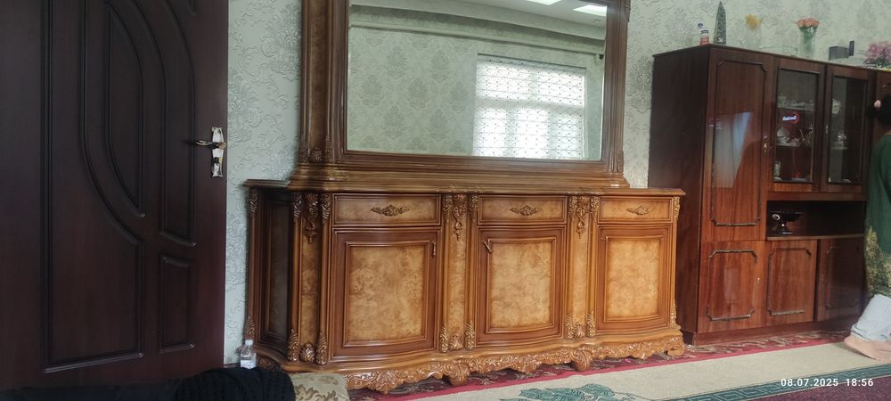 Продам комод с зеркалом