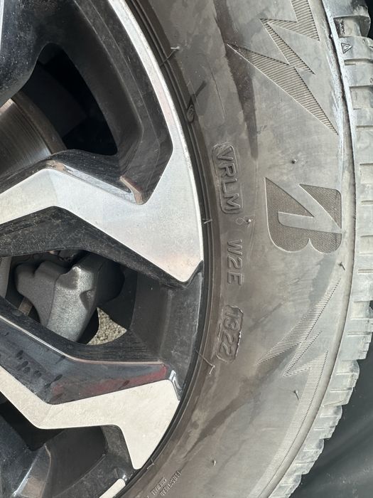 Vand set de 4 anvelope de iarna Bridgestone Blizzak LM 005 215/55/17 H98 DOT săptămâna 23/2022