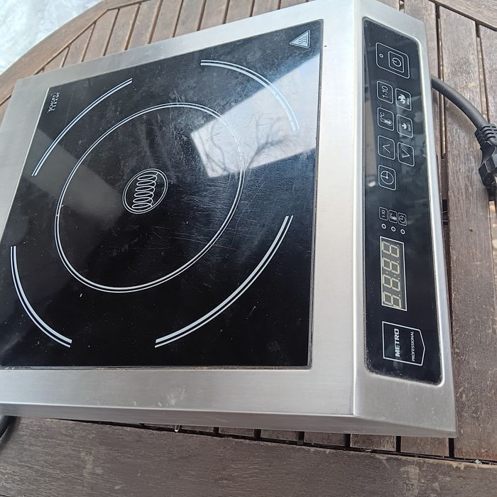 Професионален индукционен котлон