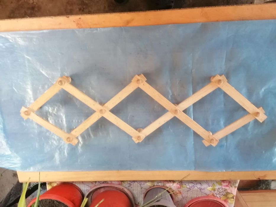 Cuier din lemn extensibil