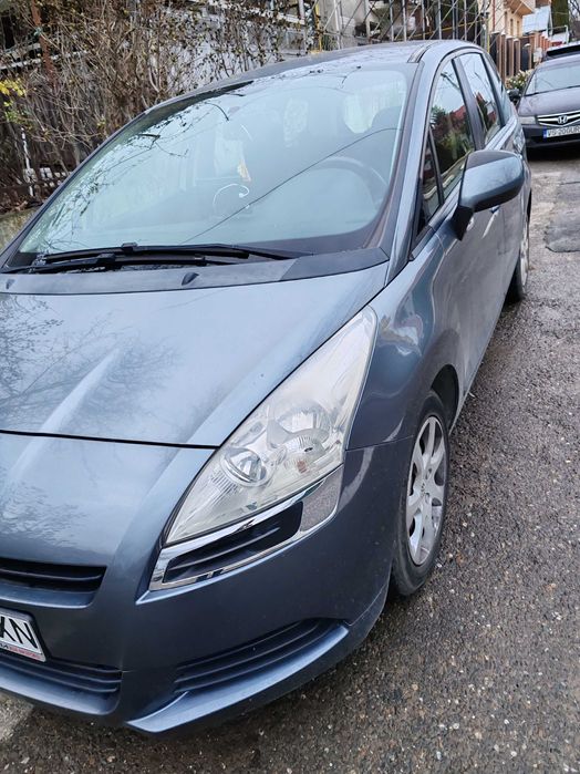 autoturism Peougeot 5008