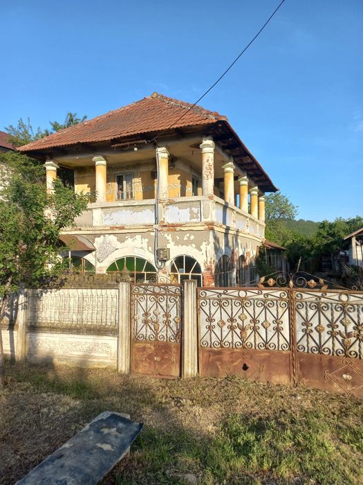 Imobiliare - casa veche cu pământ