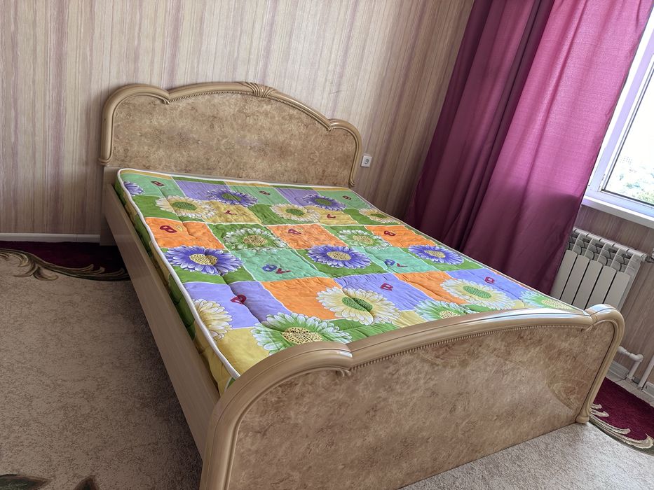 Продам кровать с матрасом!!