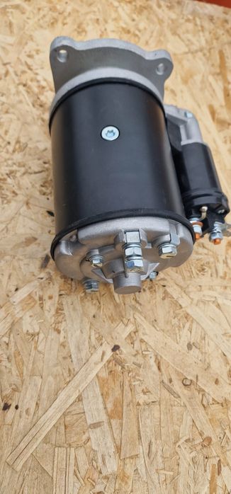 Electromotor pentru tractoare Ford. 

Compatibil cu urmatoarele modele