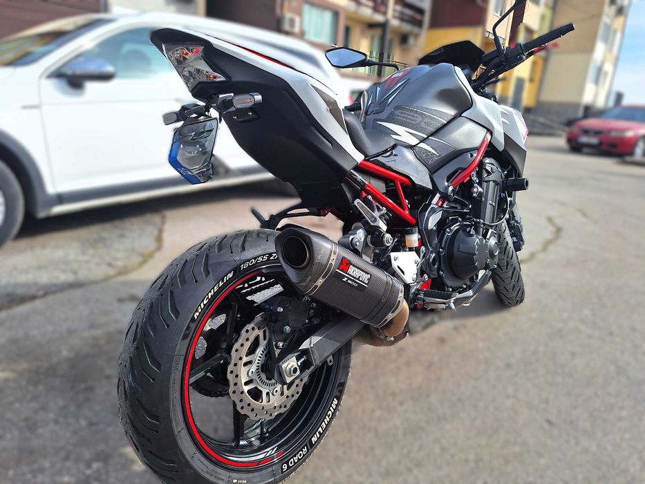 Kawasaki Z900 Akrapovic Performance 2023