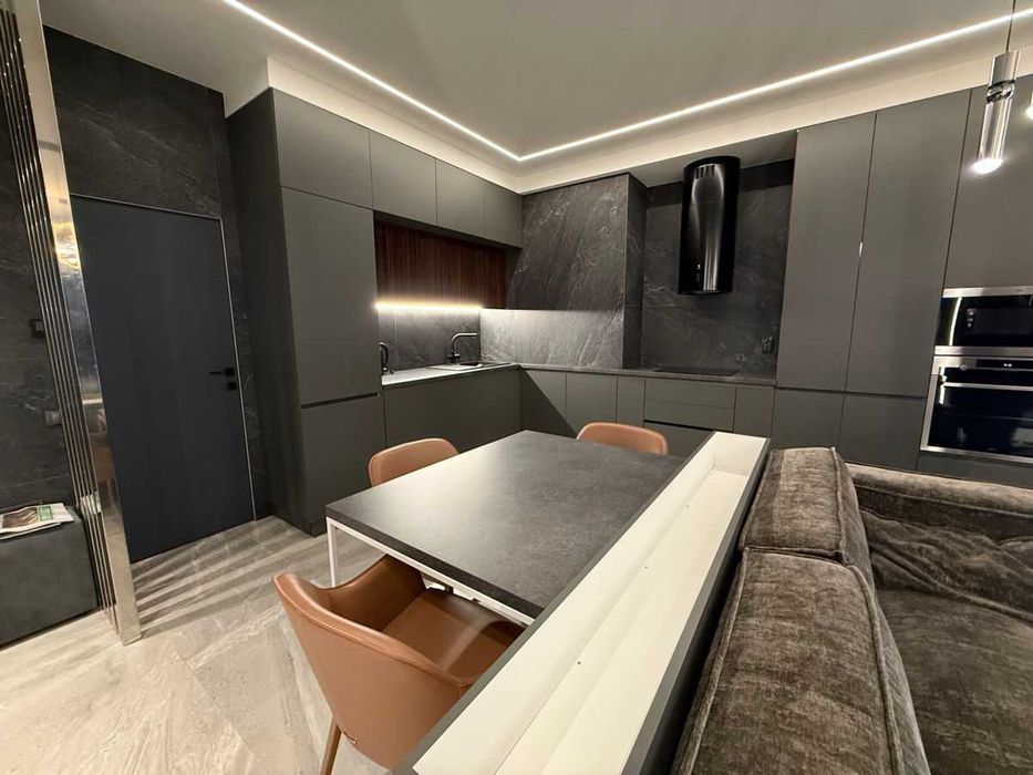 Дава се под наем Двустаен апартамент в София, Кръстова вада - 90 кв.м за 425 € - Снимка #1