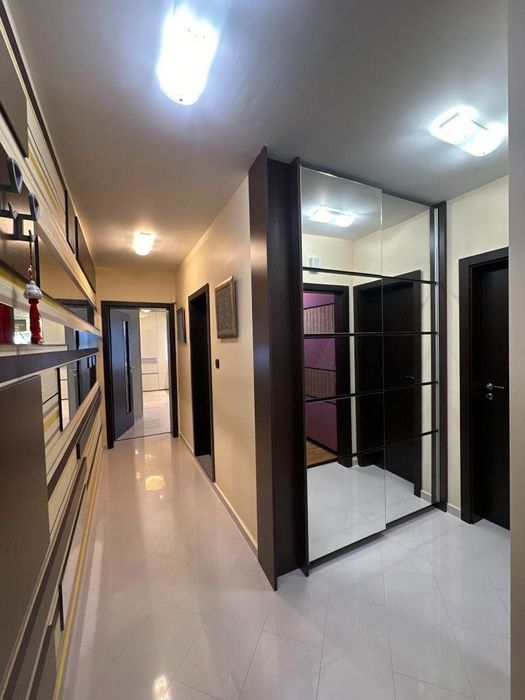 Тристаен апартамент  С ГАРАЖ в ж.к. Бояна.