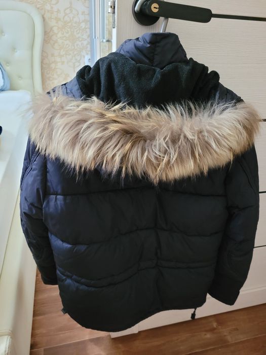 Продам зимние куртки