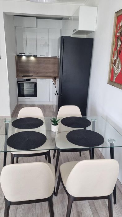 Дава се под наем Двустаен апартамент в Бургас, Славейков - 70 кв.м за 765 € - Снимка #1