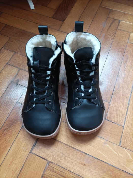 Продавам боси обувки естествена кожа