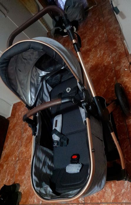 Vând cărucior pentru copii
