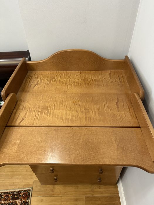 Пеленальный стол