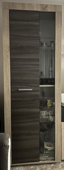 Стилна холна гарнитура (ТВ шкаф,витрина,шкаф и етажерки)-Като нови!