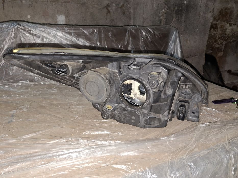 Faruri Ford Focus 2 Facelift  cu mici defecte