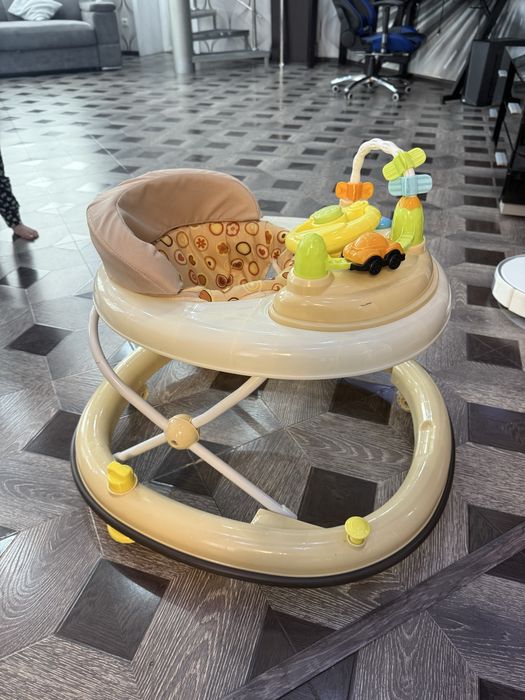 Детский ходунок на малышей