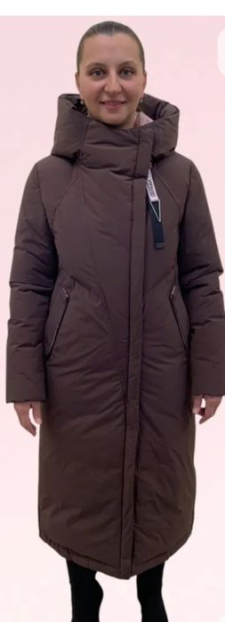 Женская удлинённая куртка
шоколадно-коричневого цвета
 Сезон зима
 Вид
