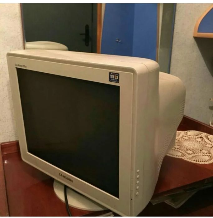 Монитор сотилади SAMSUNG