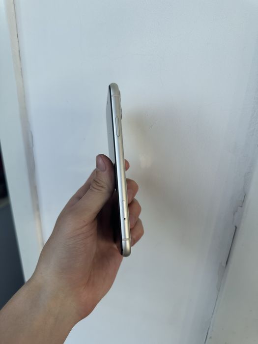 Продам Iphone 11 айфон