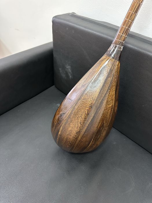 Домбыра б/у. В хорошем состояние.