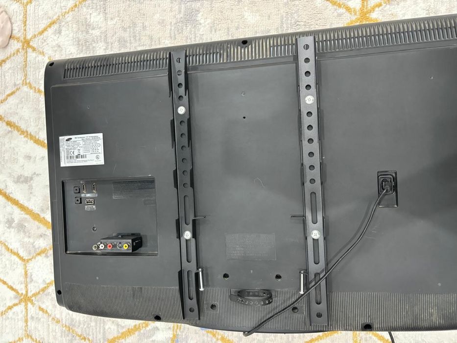 Samsung 32 дюйм телевизор LE32E420E2W