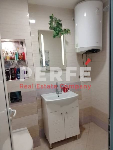 Дава се под наем Двустаен апартамент в Бургас, Център - 55 кв.м за 459 € - Снимка #3