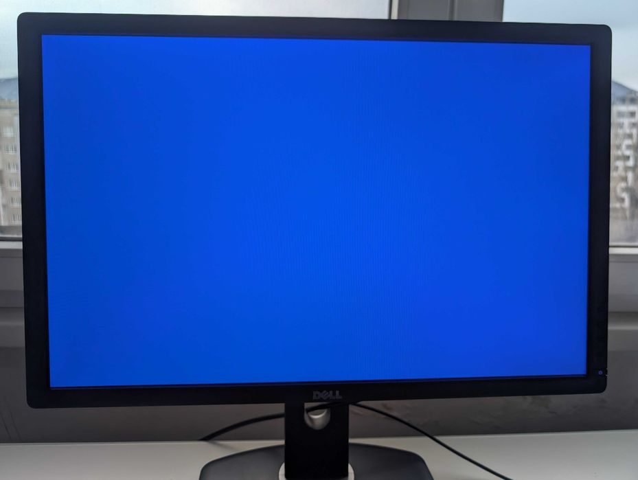 Dell UltraSharp U2412M 24'' LED професионален монитор