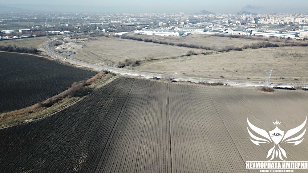 Продавам земя 8000кв.м. в гр.Пловдив местност Лаута