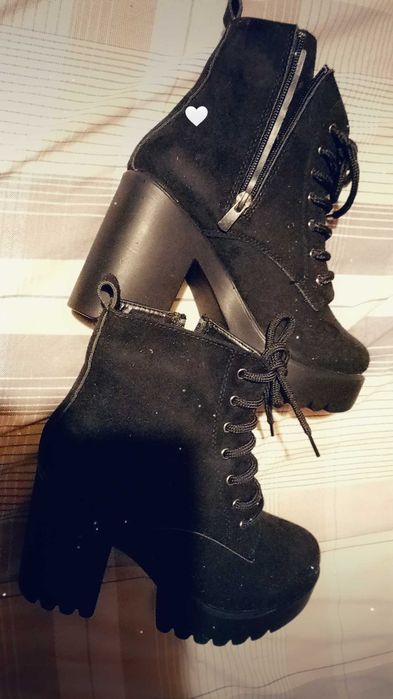 Черни боти велур