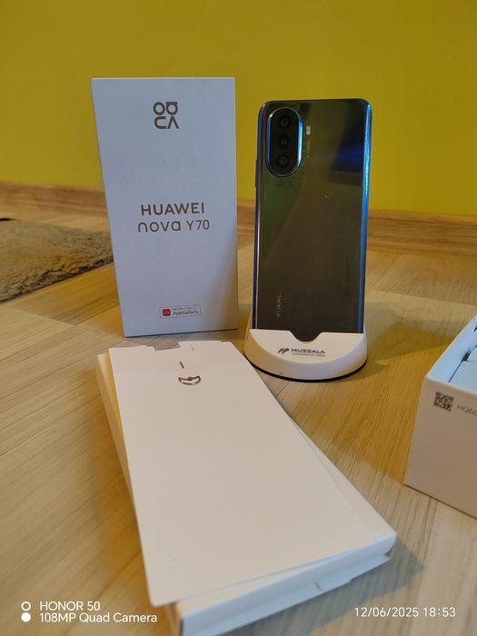 Huawei Nova  Y70