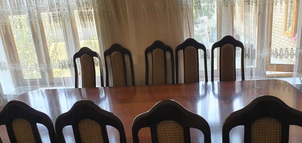 Стол и стул на 12 персон в хорошим почти в новым состояние