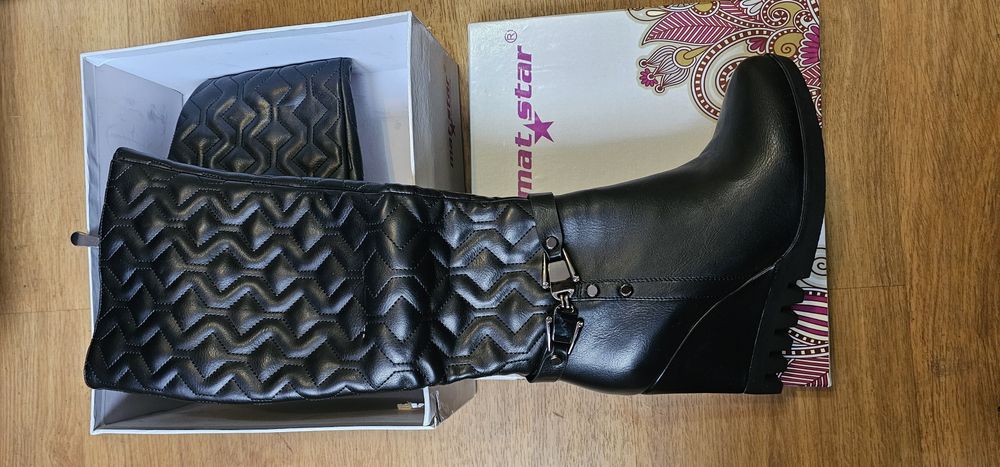 Дамски кожени ботуши