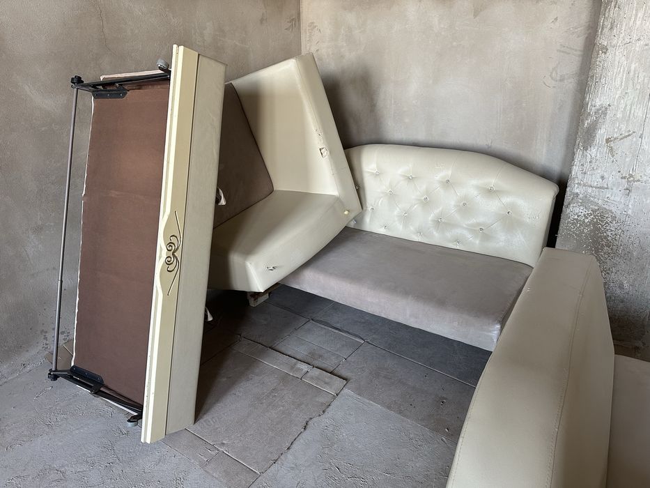 Продаю угловой диван самовывоз