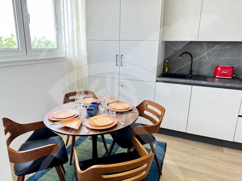 Едностаен - Център