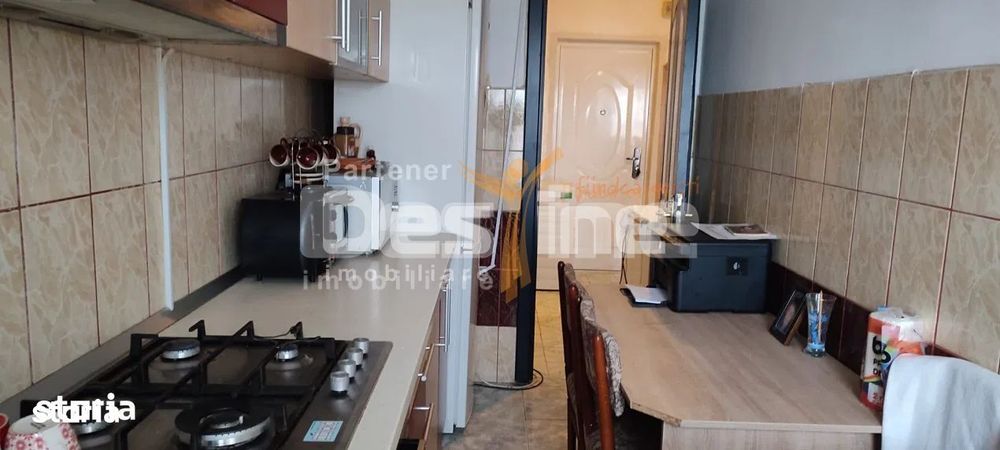 Apartament cu 1 camera, decomandat, zona Armata Rosie, etajul3