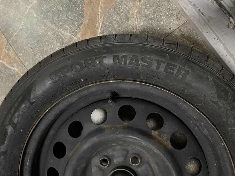 Продам комплект новых шин с дисками