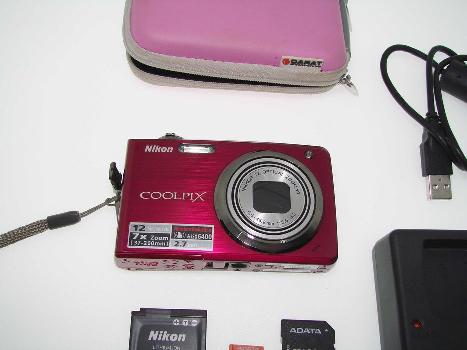 Nikon Coolpix S630 компактен розов фотоапарат в отлично състояние като НОВ - дигитална камера в уникален магента цвят пълен комплект работи отлично