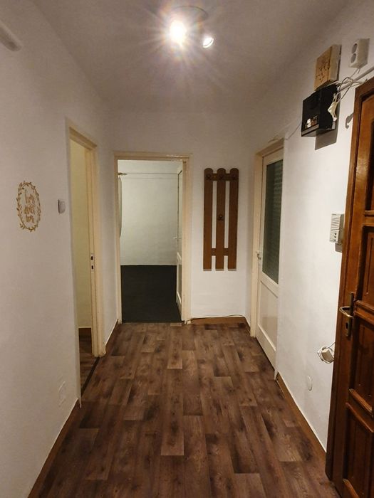 Închiriez apartament 3 camere, lângă Kaufland Carei