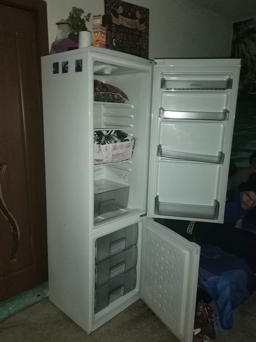 Vând frigider Artic