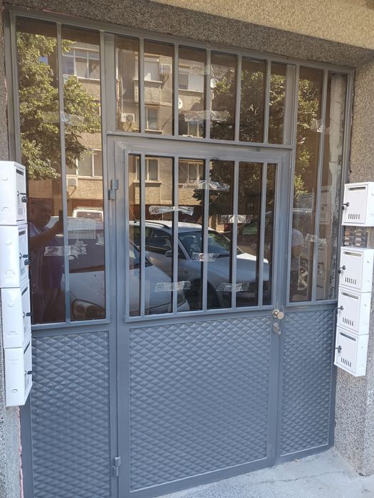 Предлагам изработка, боядисване и поддържане на метални врати, огради