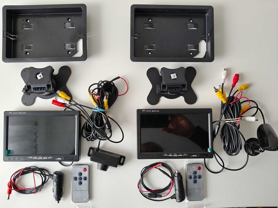 Camera video cu monitor auto