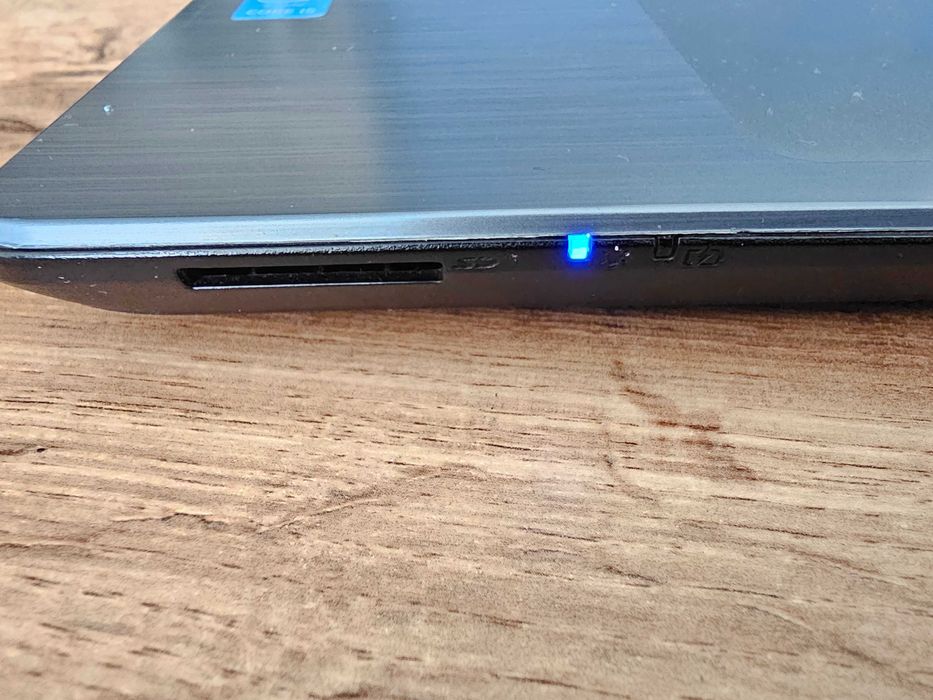 Acer Aspire E5-571 15.6 inch | Intel i5-5200U 2x2.70 Ghz | 8GB RAM 1600Mhz | 1TB HDD | 7 часа батерия 93% живот| Windows 10 | Microsoft Office